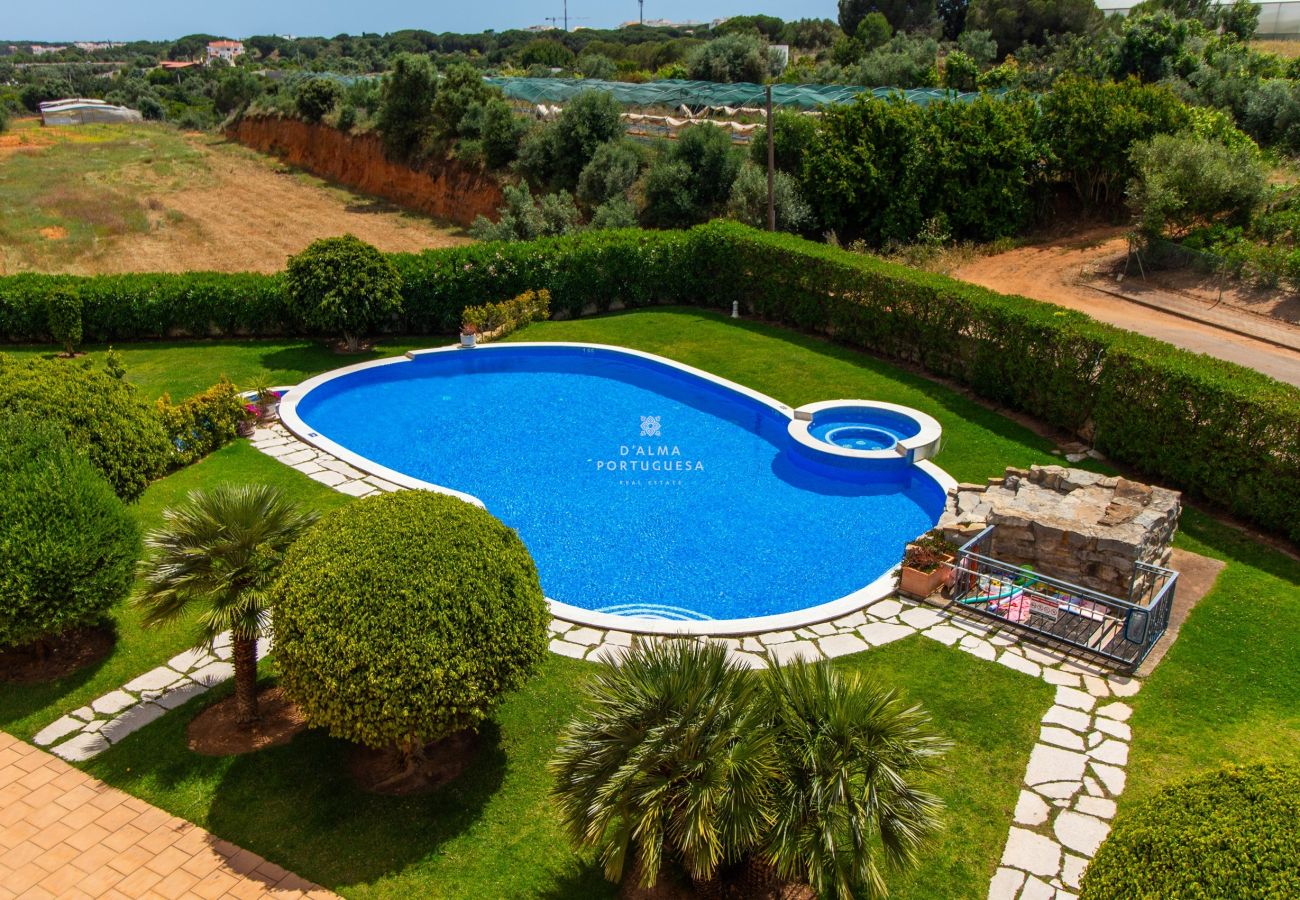 Apartamento em Olhos D´Água - Rosemary Apartment - By D´alma Portuguesa